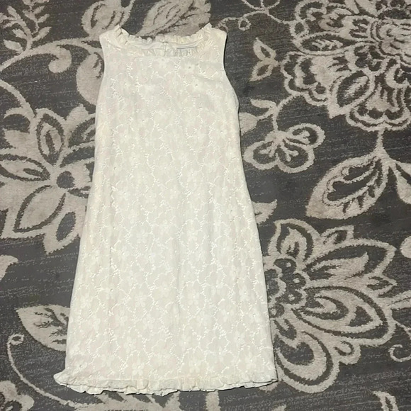 Jessica Howard Dresses & Skirts - J Howard off white lace sleeveless dress. Like new. Size 12. Lined.
